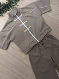 ensemble jogging style Qipao. photo a plat colorie taupe. 