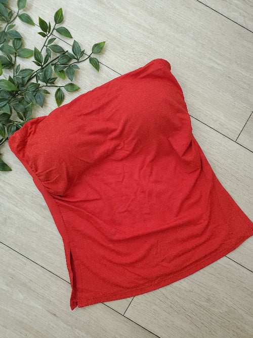 Bustier bandeau rouge. photo a plat