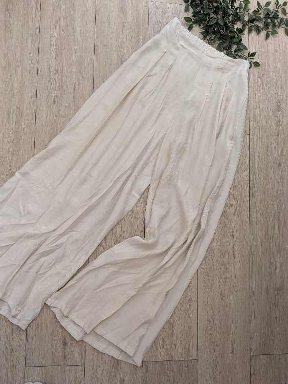 Pantalon large effet lin. Phot a plat.  Colorie Beige . 