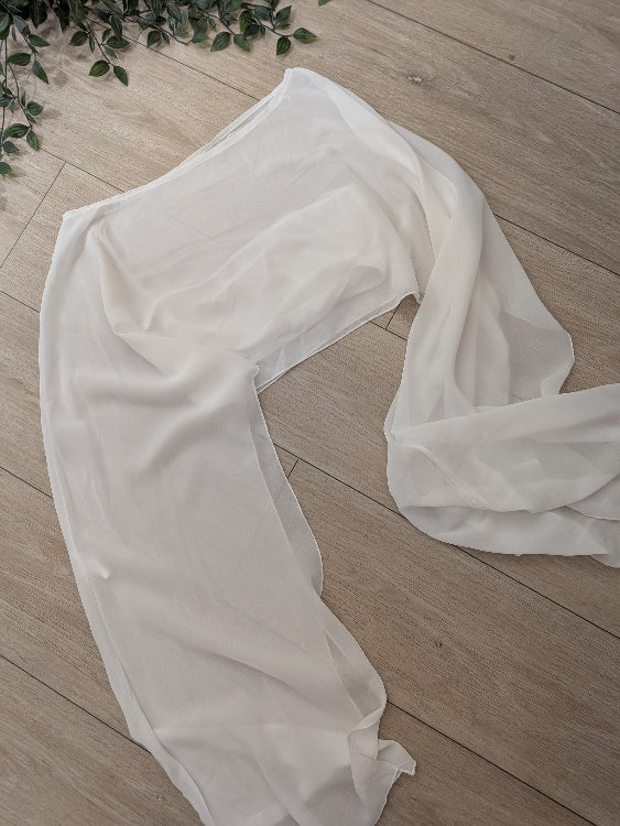 Crop top en voile blanc. photo a plat. 