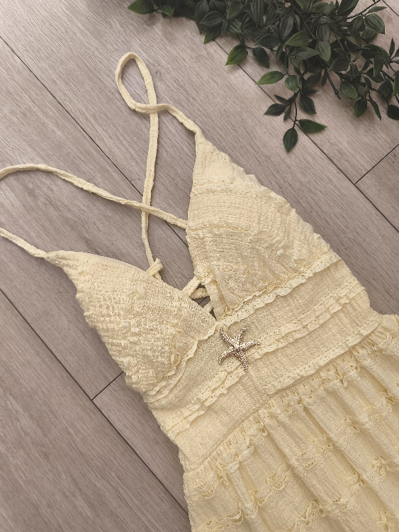 Robe froufrou broche étoile colorie jaune. Photo détail. 