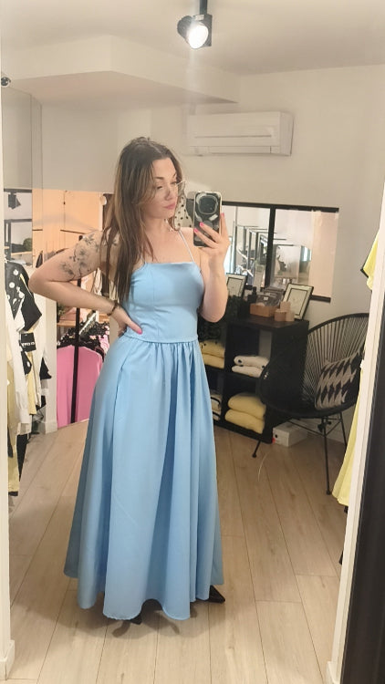 Robe longue bustier . colorie bleu ciel photo porté. 