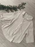 Chemise en gaz de coton . photo a plat colorie beige