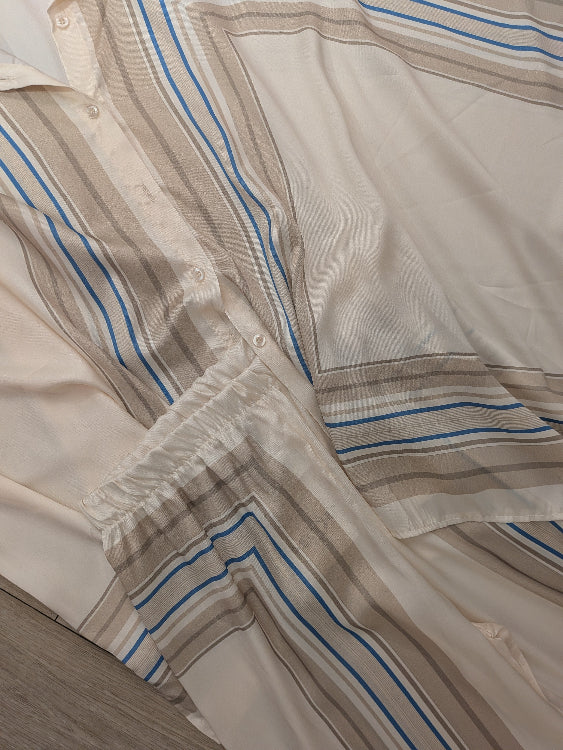 Ensemble chemise et pantalon en tissus foulard géométrique. détails