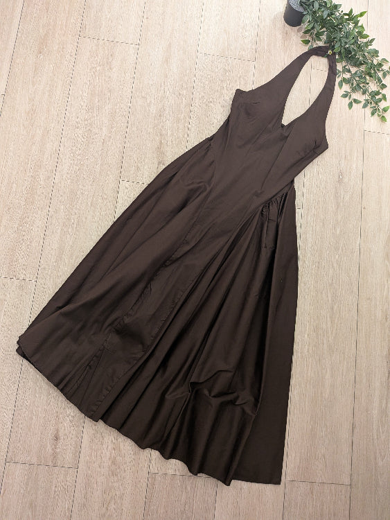 Robe Marylin en popeline de coton marron. Photo a plat. 