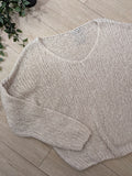 Pull V colorie beige . photo a plat.