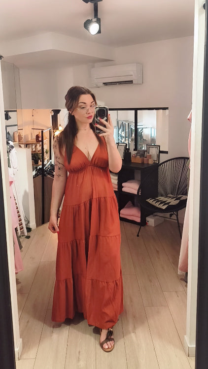 Robe longue style bohémienne . photo porté colorie brique.