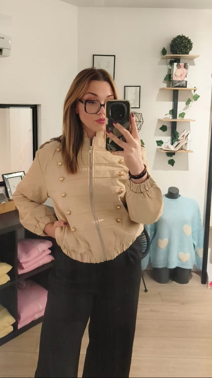 Blouson officier, colorie beige . photo porté
