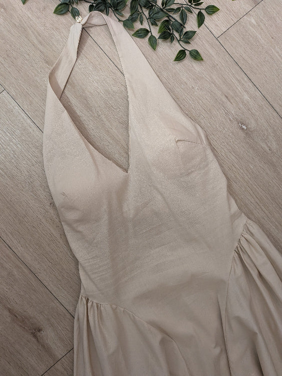 Robe Marlyin en popeline de coton beige. Photo détail. 