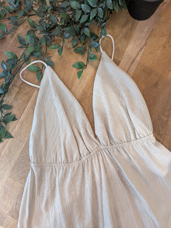 Robe longue style bohémienne . photo détail  colorie beige.