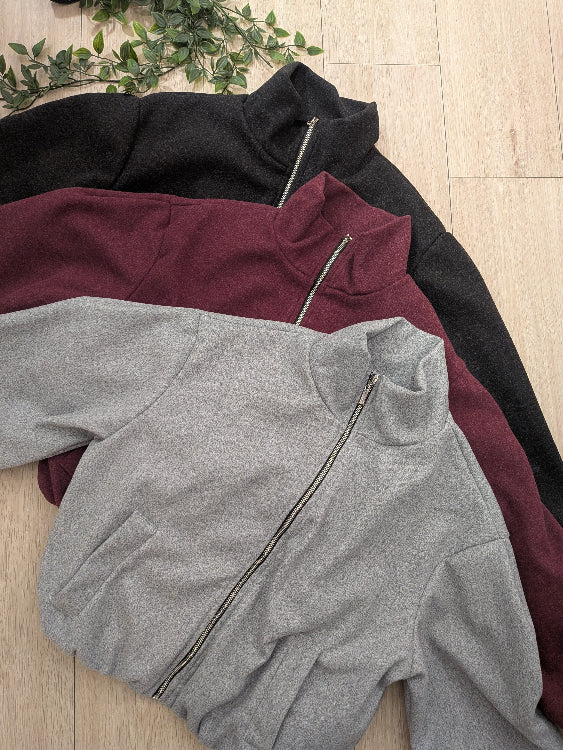blouson court en tissus feutré colorie noir, Bordeau et gris.