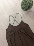 robe longue fluide bretelles croisées. colorie marron détail dos. 
