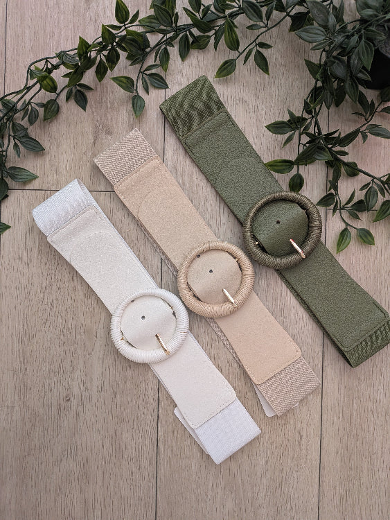 ceinture boucle cordon, colorie kaki, beige et blanc. 