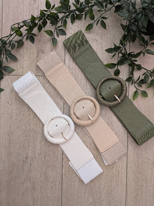 ceinture boucle cordon, colorie kaki, beige et blanc. 