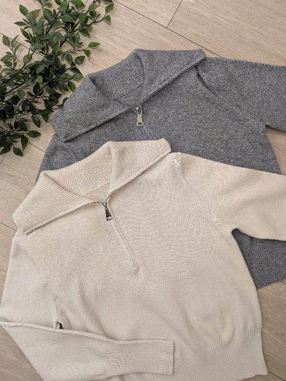 pull camionneur photo a plat colorie crème et gris. 