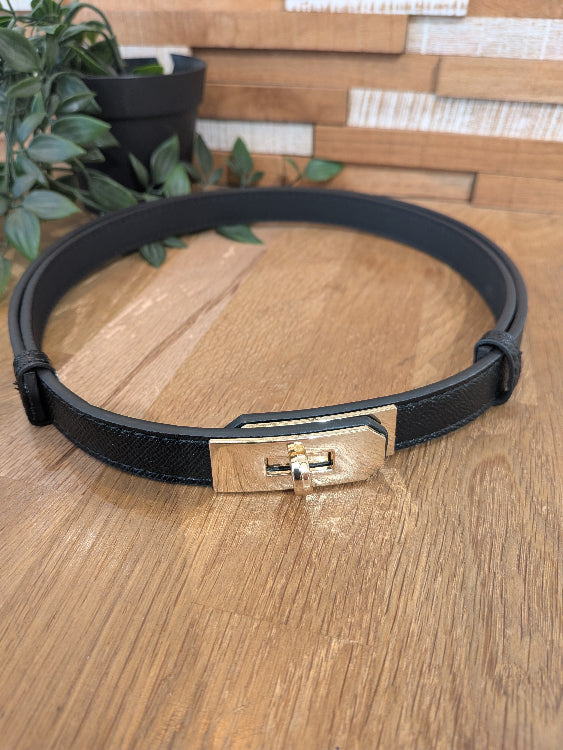 Ceinture fine fermoir métal, Colorie noir .