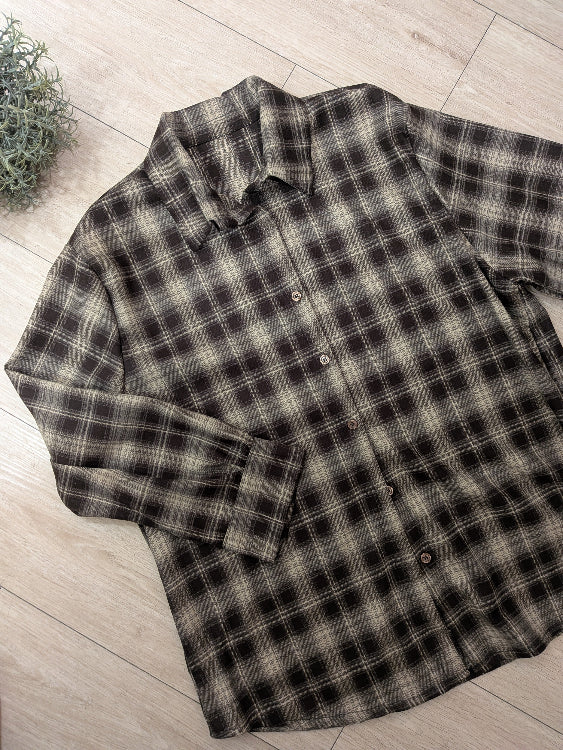 chemise a carreaux . photo a plat