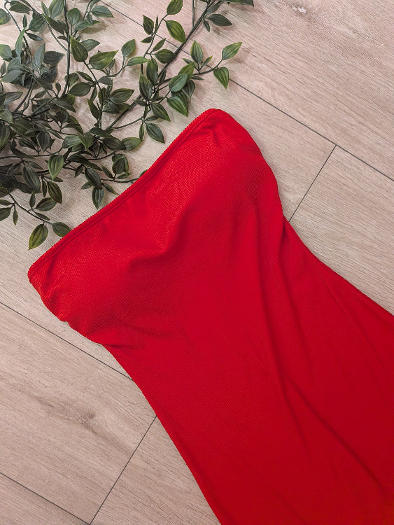 robe longue bustier . colorie rouge photo détail.