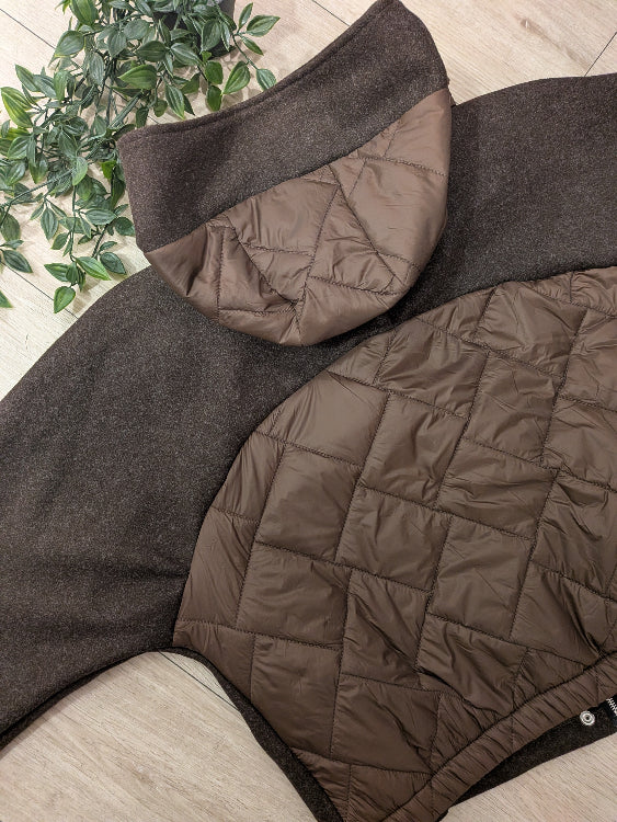 Blouson avec détails matelassé colorie Marron. photo à plat
