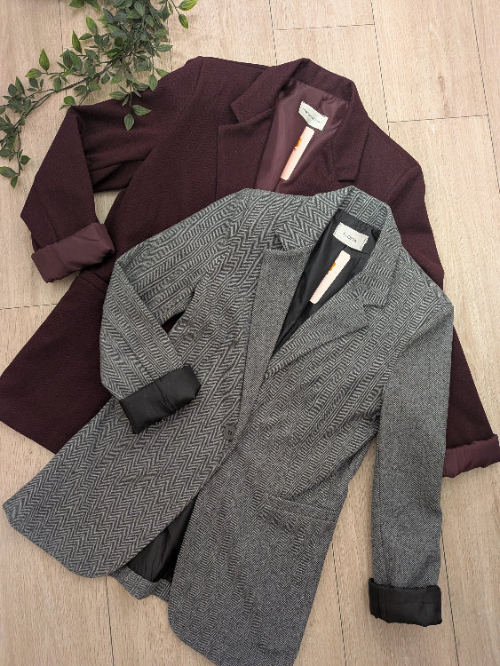 Veste en tissus chevron colorie gris et Bordeau. 