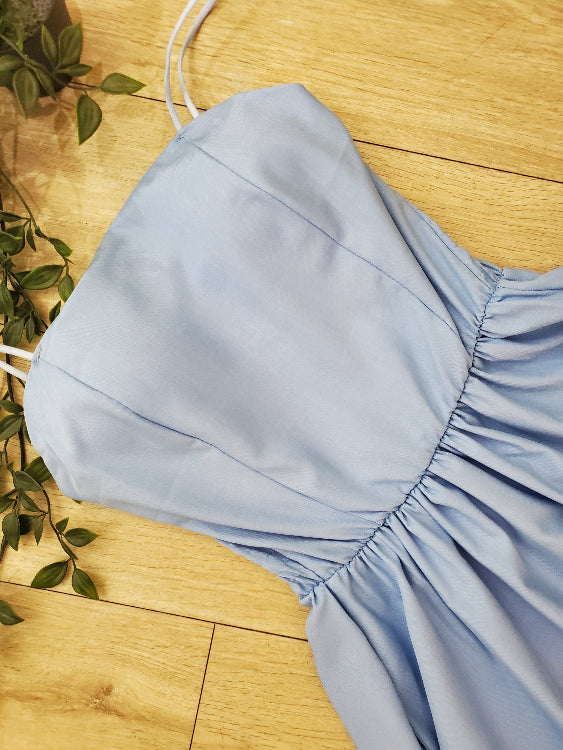 Robe longue bustier . colorie bleu ciel photo détail. 