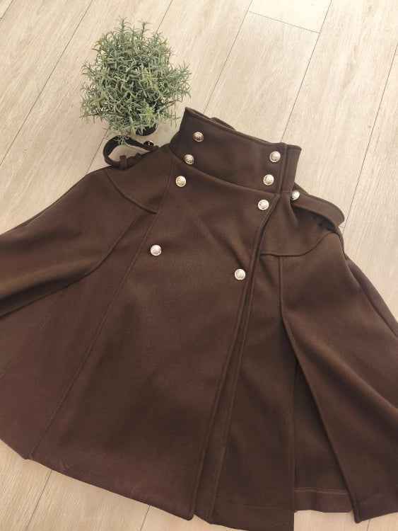 Manteau cape colorie marron . photo a plat.