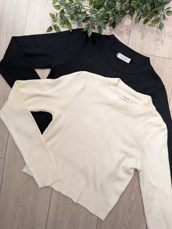 Pull court fin colorie noir et ecru