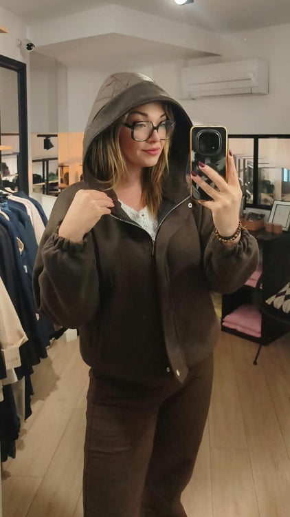 Blouson avec détails matelassé colorie Marron. photo porté. 