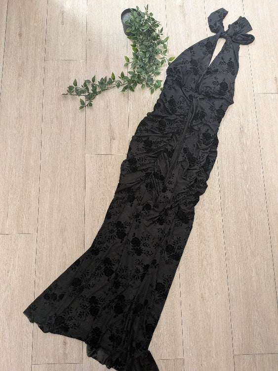 Robe de soirée en voile flocké velours. colorie noir
