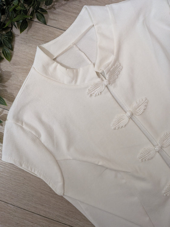 top manche courte style Qipao, colorie blanc. photo détails