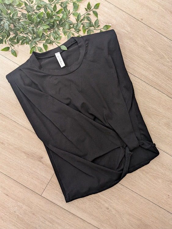 T-shirt sans manches drapé. Colories noir. Photo a plat