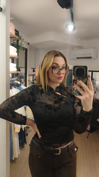 Top Qipao en dentelle noir. Photo porté. 