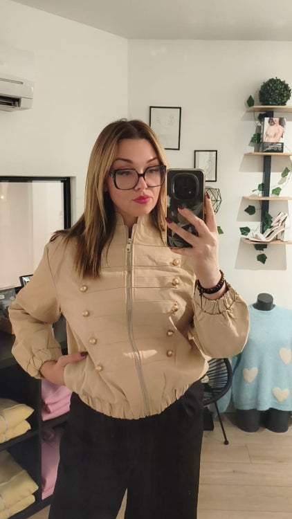 Blouson officier, colorie beige . photo porté