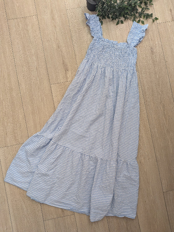 Robe longue imprimé vichy . colorie bleu . photo a plat. 