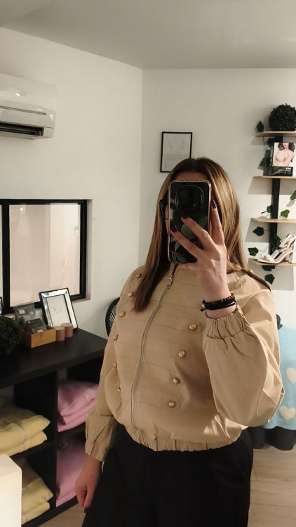 Blouson officier, colorie beige . photo porté