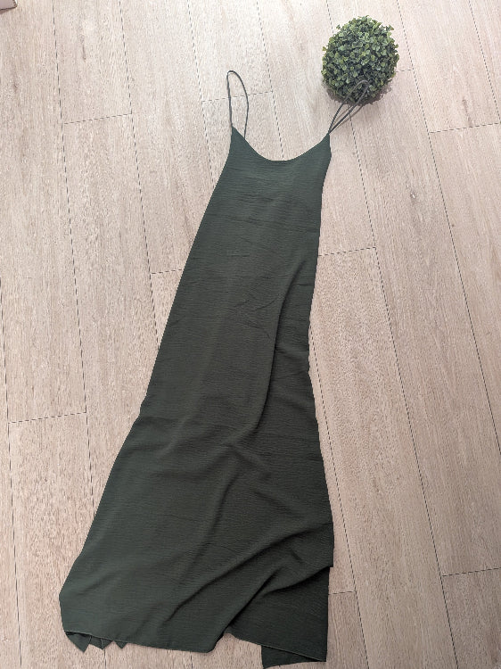 robe longue fluide bretelles croisées. colorie kaki photo a plat