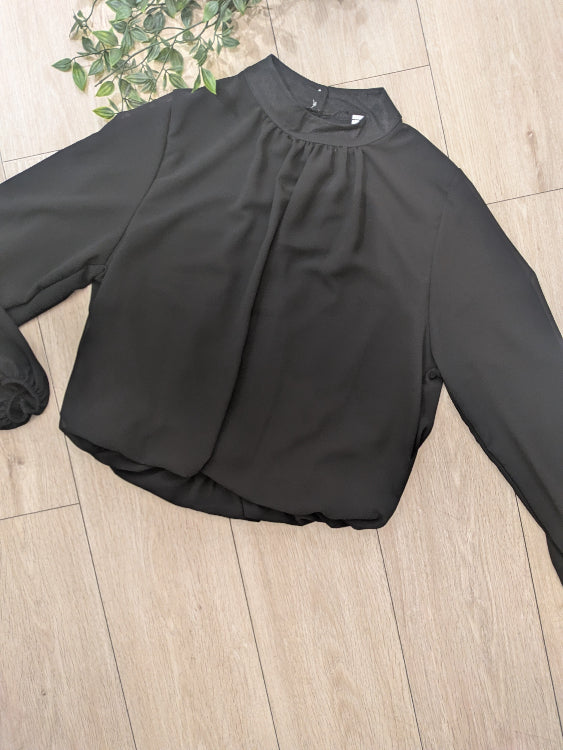 blouse en voile transparent colorie noir