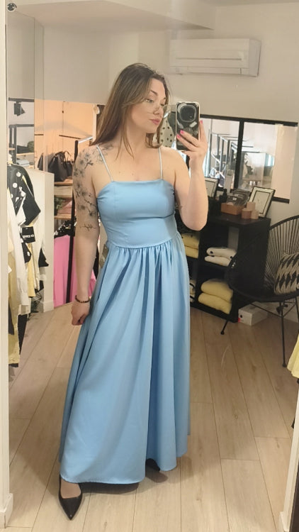 Robe longue bustier . colorie bleu ciel photo porté. 