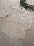 Chemise saharienne en voile beige photo a plat. 