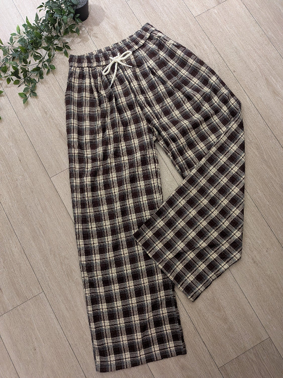 Pantalon a carreaux . photo a plat