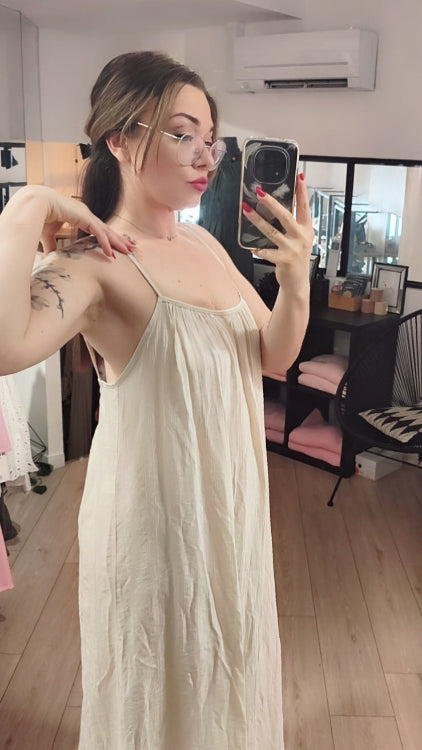 Robe oversize dos nue réglable. colorie beige