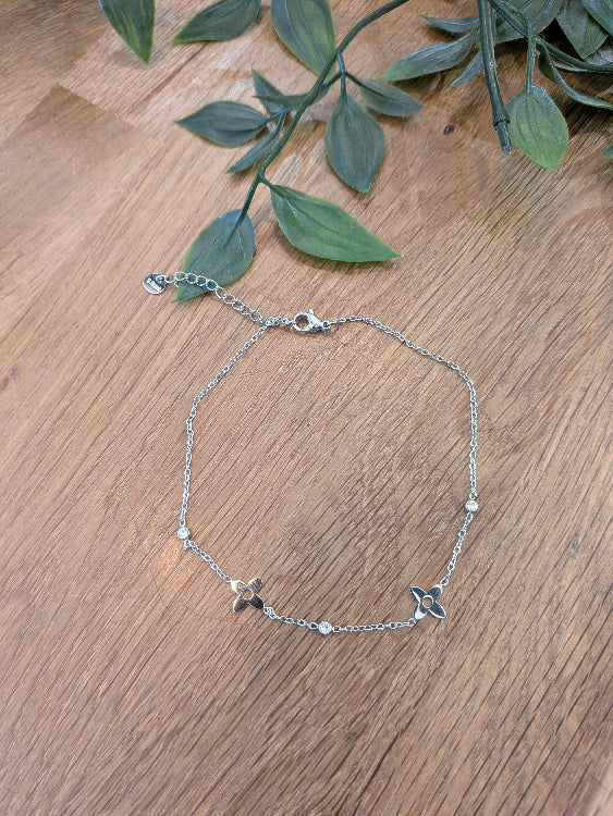 Bracelet de cheville étoilé colorie argent. 