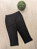 Pantalon Capri colorie noir. Photo a plat