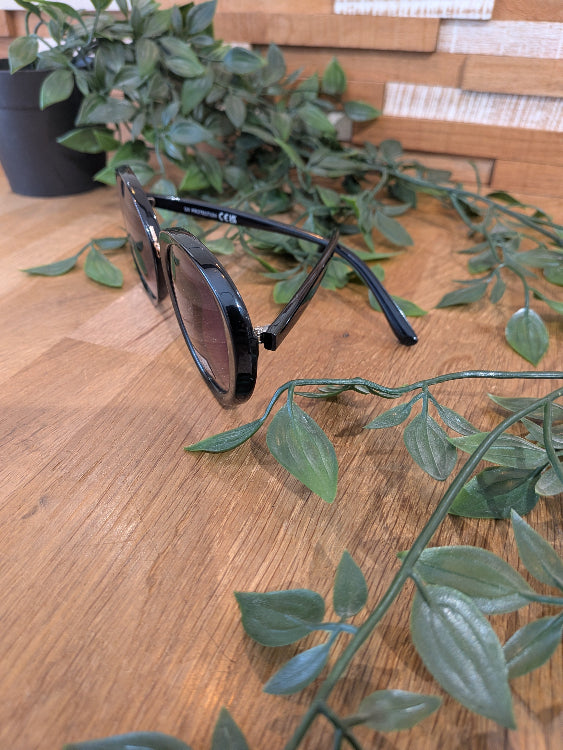 Lunettes de soleil ovales en acétate . colorie noir 