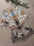 ensemble foulard composé d'un short et d'un top manche longue. photo a plat colorie beige
