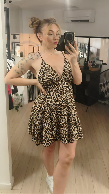 Robe courte imprimé léopard. Photo porté. 