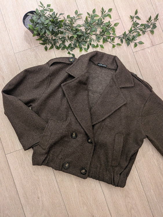 blouson court en feutre chiné. colorie marron. 