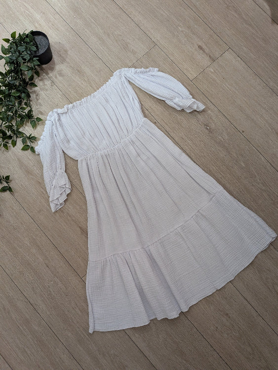Robe épaules nues en gaz de coton blanc. 