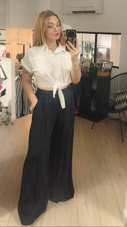 Pantalon fluide . photo porté colorie marine.