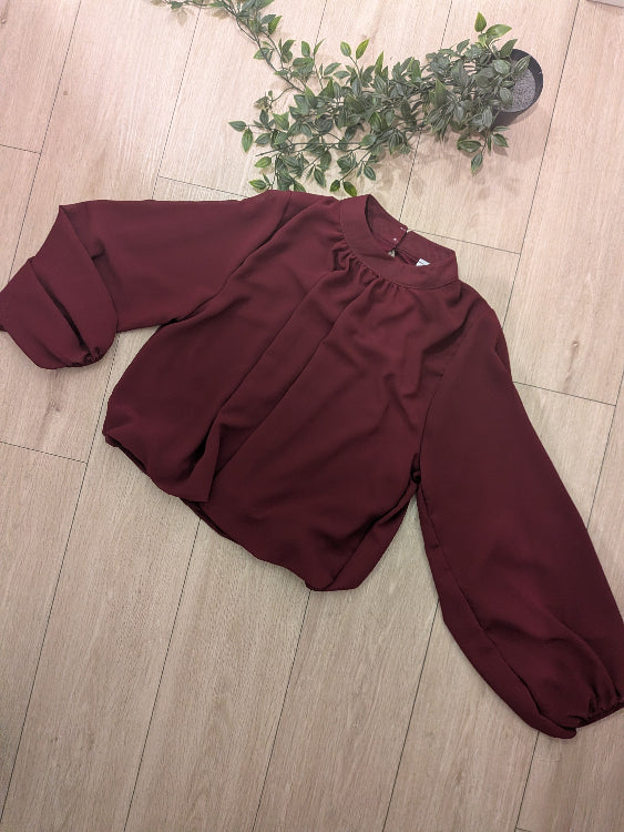 blouse en voile transparent colorie bordeau 